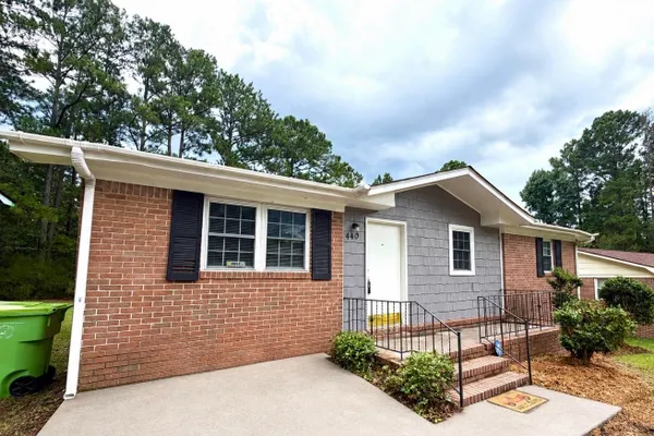 440 WOODCREST DR