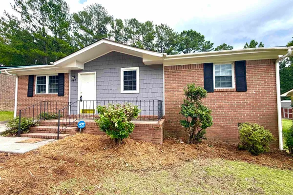440 WOODCREST DR