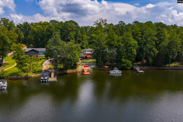 912 LAKEWOOD DR