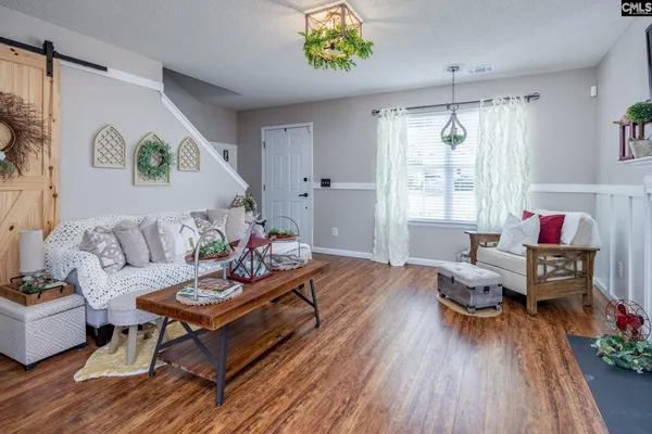 215 VILLAGE WALK