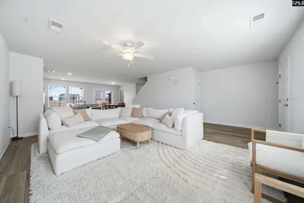 512 SILVERBOW DR