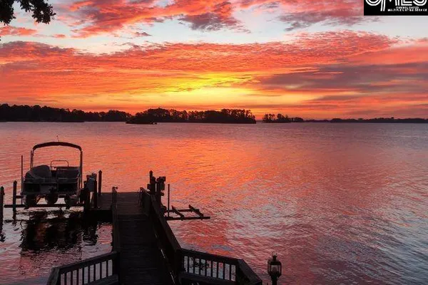 449 LAKE ESTATE DR