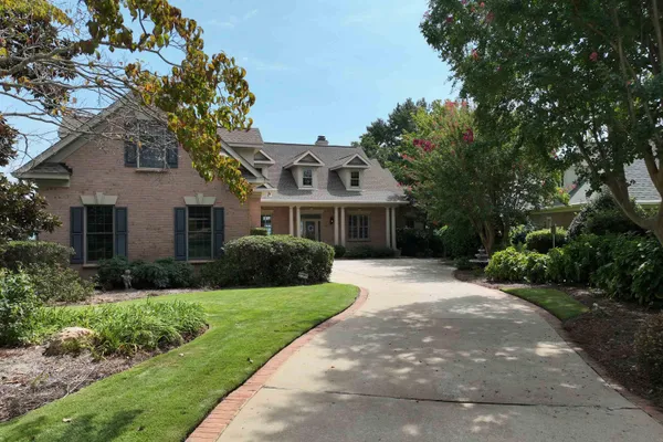 449 LAKE ESTATE DR