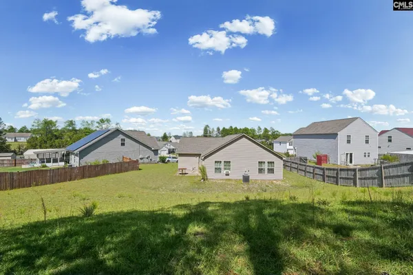 543 LAWNDALE DR