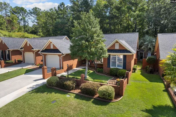 105 WANDERING BROOK RD