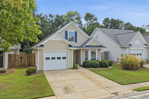 114 GARDEN GATE LN
