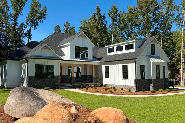 109 PEBBLE STONE DR