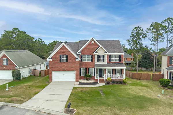 137 COTONEASTER DR
