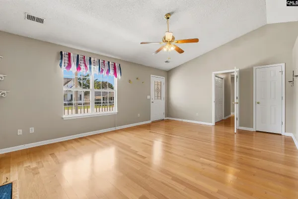 108 MONTCLAIRE CIR