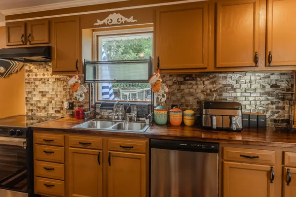 2115 ARROWWOOD RD