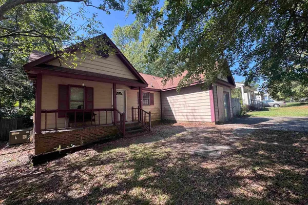 240 CURLEW AVE