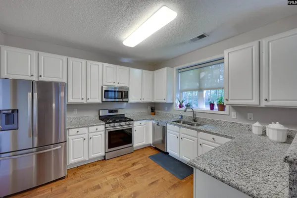 206 COOPERS HAWK CIR