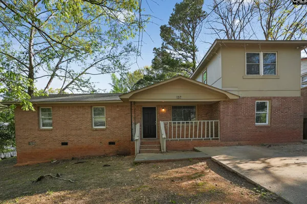 137 GREEN TREE DR