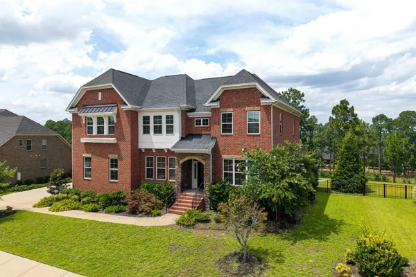 813 ROYAL OAK WAY DR