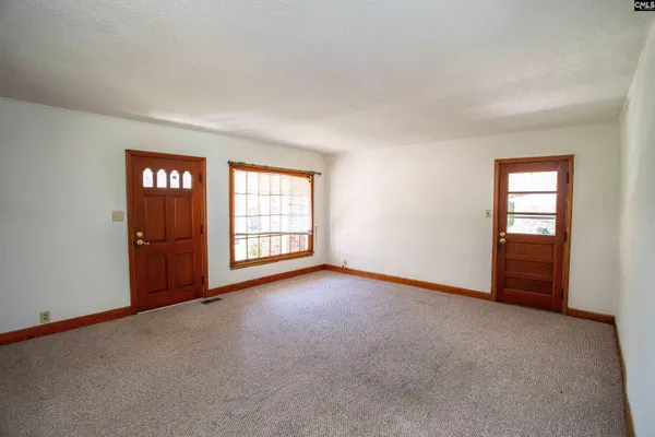 1411 WOODLAWN DR