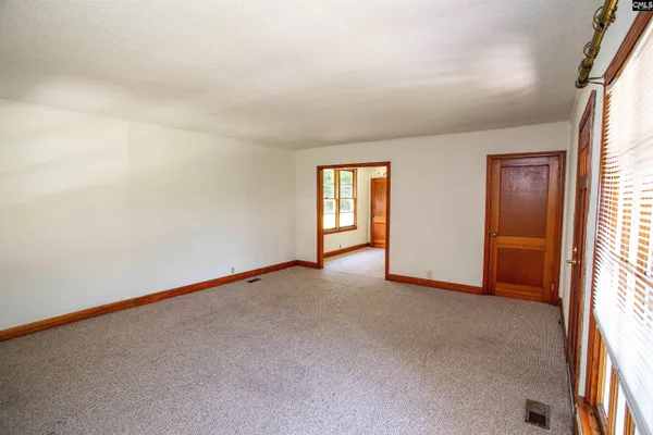 1411 WOODLAWN DR