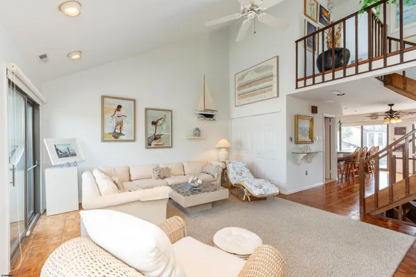 4624 HARBOR BCH