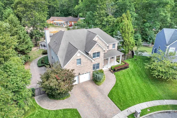 44 MONET DR