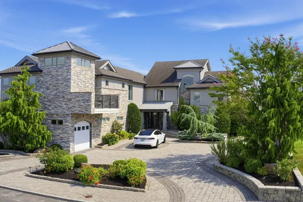26 SEAVIEW DR
