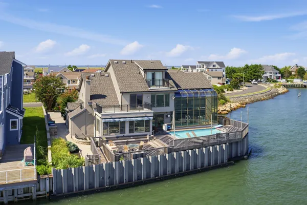26 SEAVIEW DR