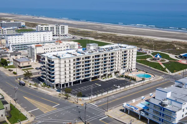 7100 OCEAN 215
