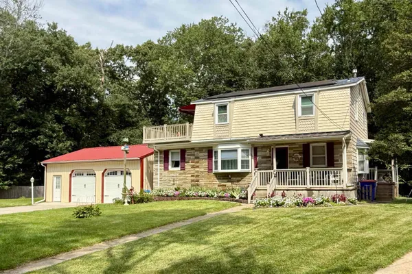 312 SW LAKESHORE