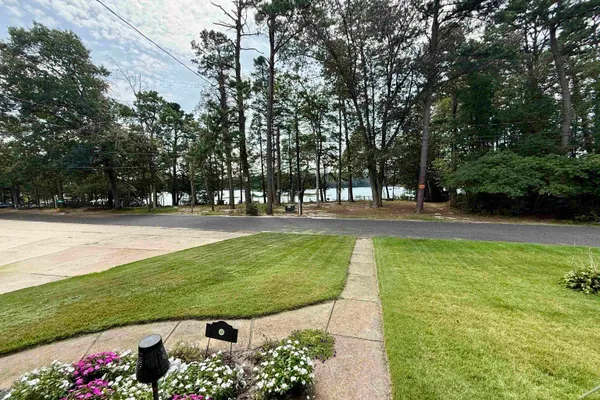 312 SW LAKESHORE