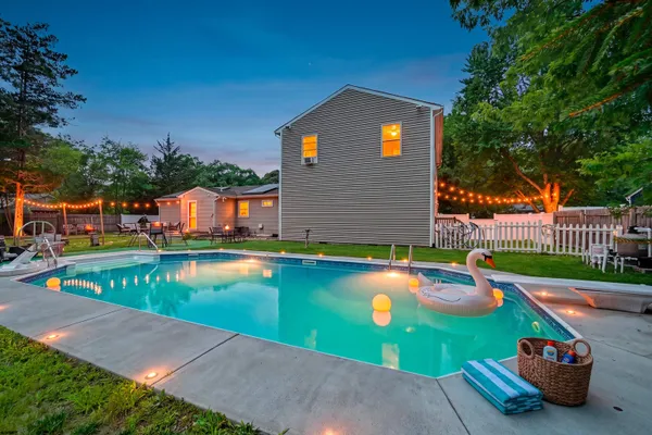 703 DAVID LN