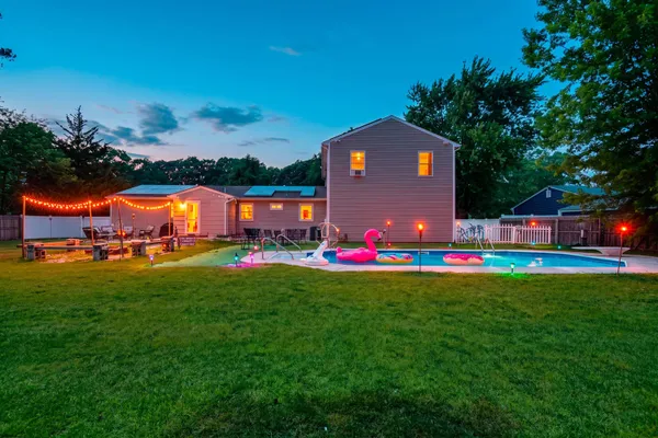 703 DAVID LN