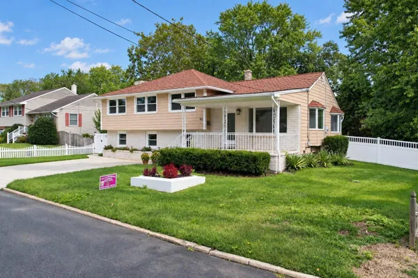 102 MYRTLE AVE