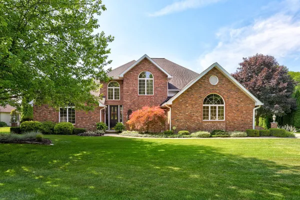 709 MEADOW LN