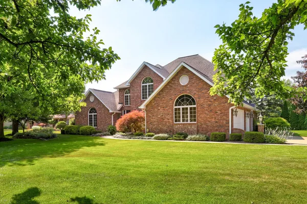 709 MEADOW LN