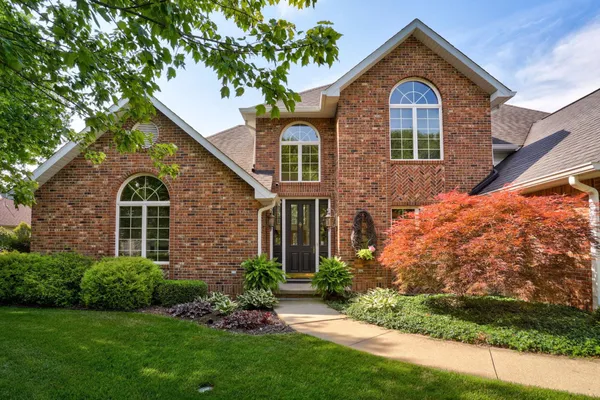 709 MEADOW LN