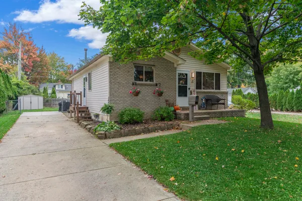 27 EASTMAN ST