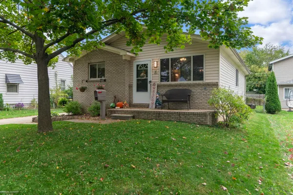27 EASTMAN ST