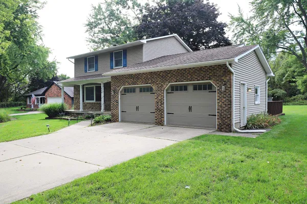 306 N HAMPTON DR