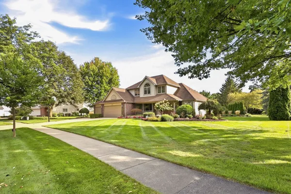 699 MEADOW LN