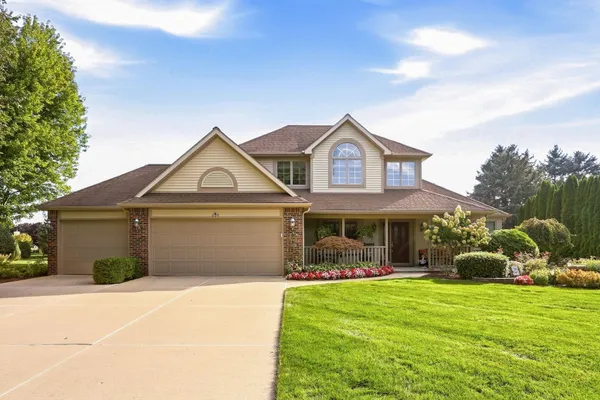 699 MEADOW LN