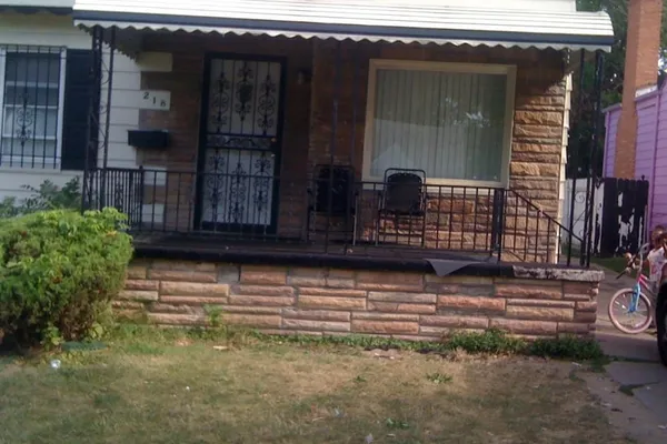 218 W PULASKI ST