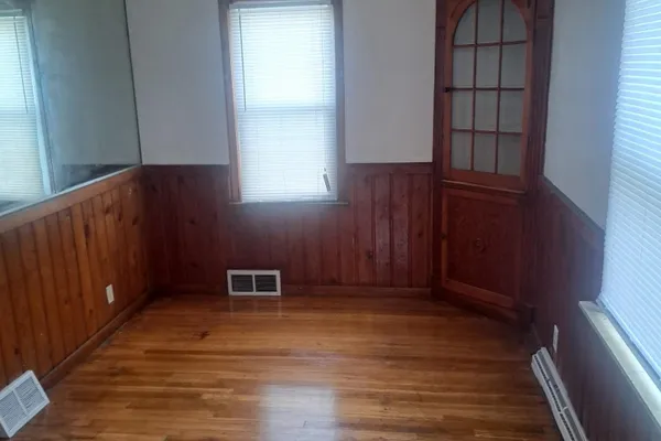 218 W PULASKI ST