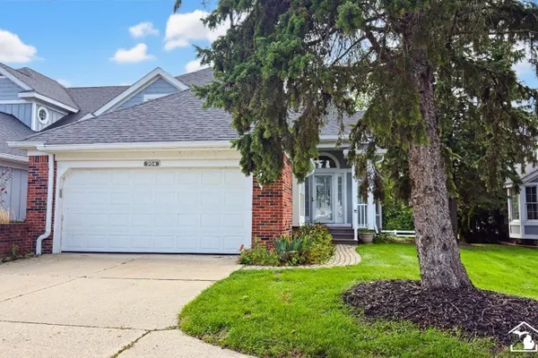 204 MEADOWLANDS CT
