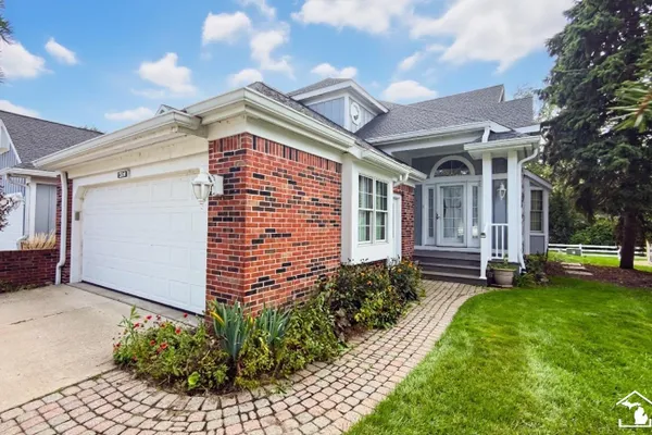 204 MEADOWLANDS CT
