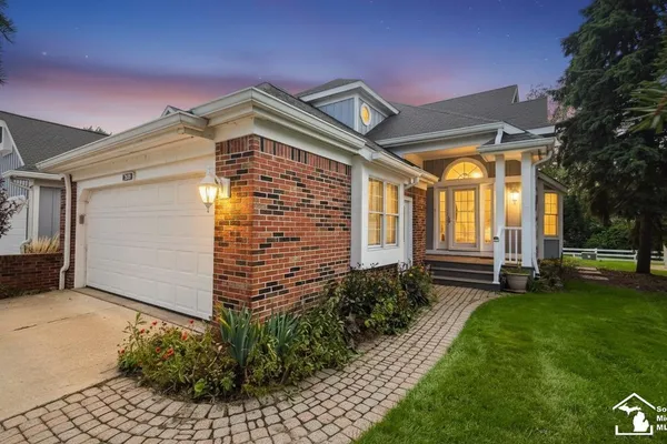 204 MEADOWLANDS CT