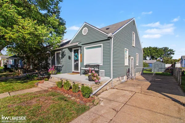 2013 E 4TH ST