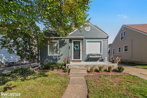 2013 E 4TH ST