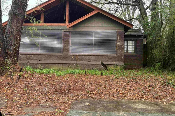 1637 LINDEN AVE