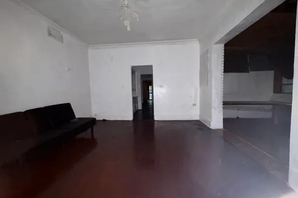 1637 LINDEN AVE