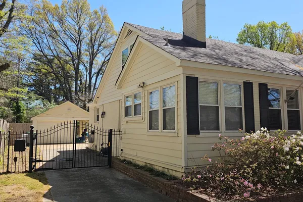 140 ALEXANDER ST