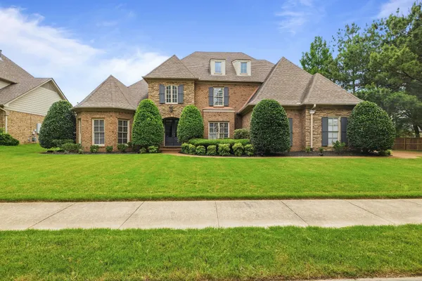 842 SHADOW WALK LN