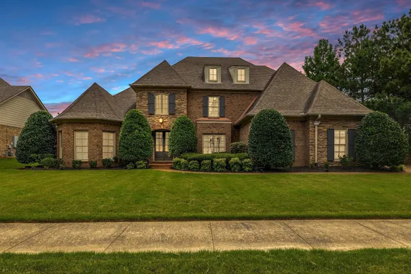 842 SHADOW WALK LN